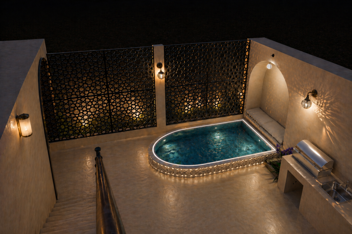 Un rooftop imaginé comme une véritable parenthèse de fraîcheur et de détente, où l’eau, la lumière et les motifs Slimaniya dialoguent avec élégance. Le bassin décoratif, les moucharabiehs revisités et les volumes épurés composent une ambiance contemporaine profondément ancrée dans l’identité marocaine. 🌿💧